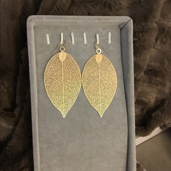 Boutique Jewelry - LAST ONE  CL🛑 Gold Leaf Earrings